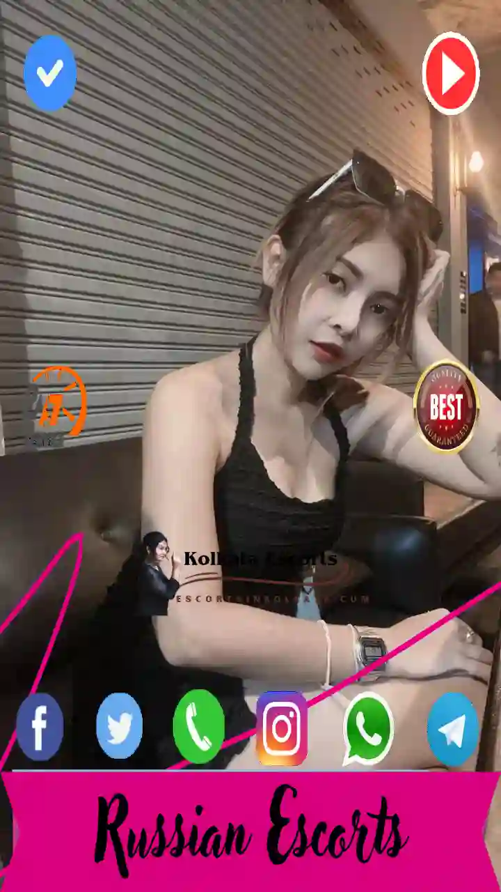 Russian girls in Princep Ghat