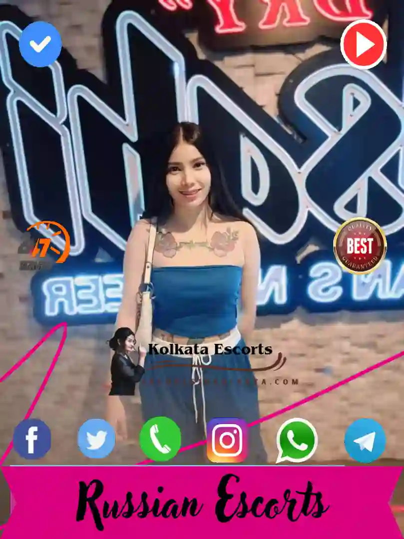 Russian girls in Nakhoda Masjid