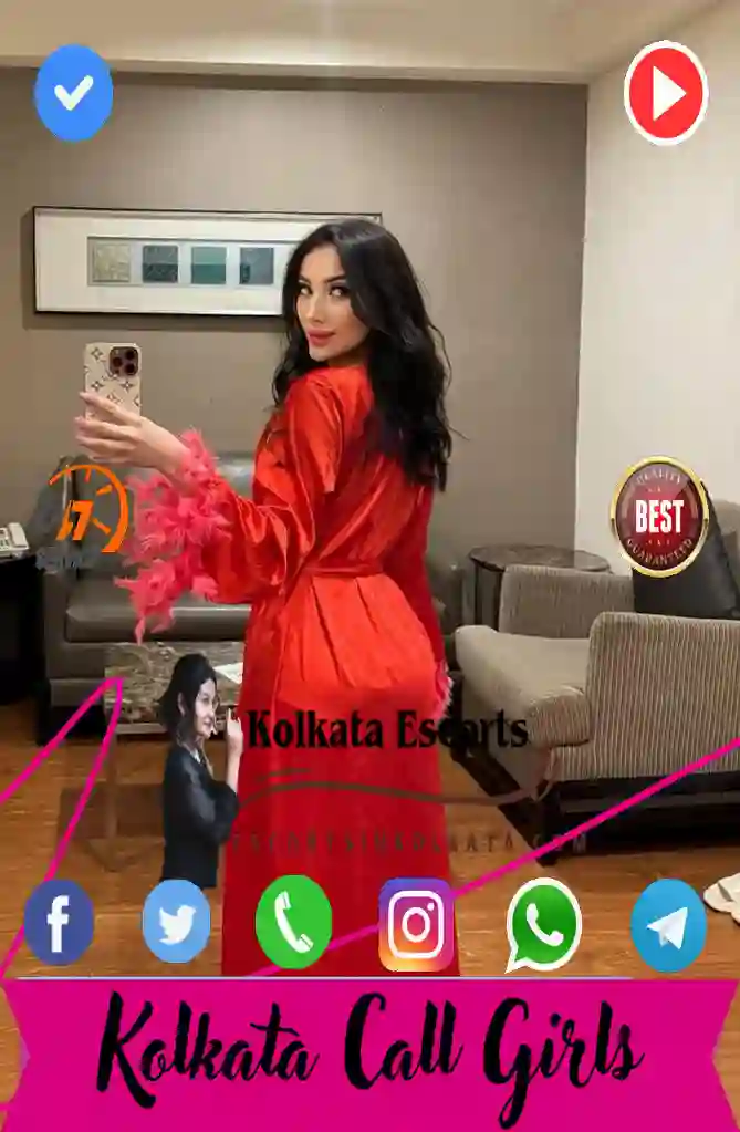 Independent girls in Victoria Memorial